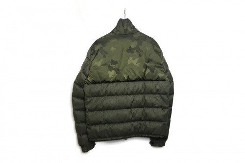 ダウンジャケットのMONCLER（モンクレール）