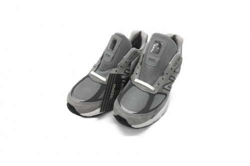 スニーカーのNEW BALANCE