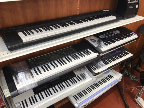 楽器の電子ピアノ　電子キーボード