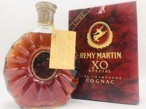 酒　アルコールのコニャック　ウィスキー　ブランデー　焼酎