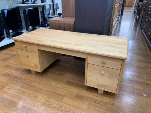 デスクのMOMO HOUSE