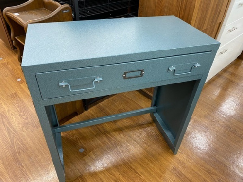 家具のテーブル