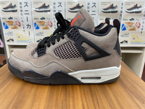 NIKE　ナイキのAIR JORDAN4