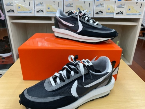 メンズファッションのスニーカー