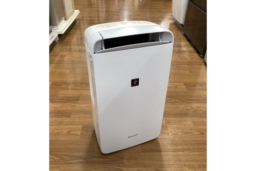 季節家電の除湿器　扇風機