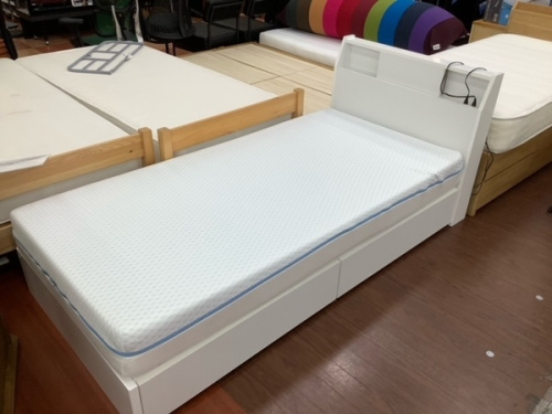 家具のベッド