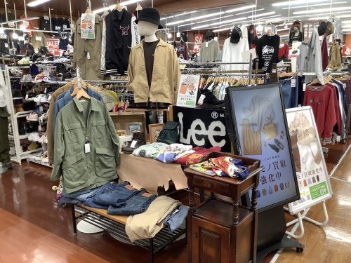 レディースファッション　メンズファッションの秋ファッション　秋物洋服