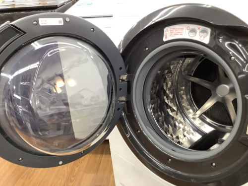 大型冷蔵庫のドラム型洗濯機