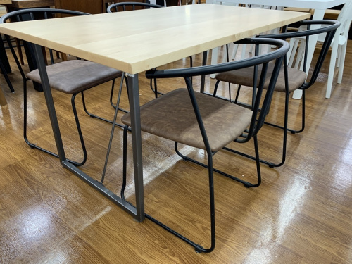 ダイニング5点セットのNOWHERE LIKE HOME