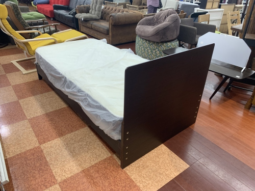 ベッドの家具