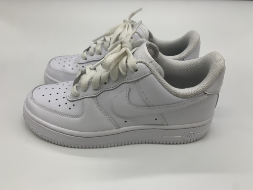 レディースのホワイト