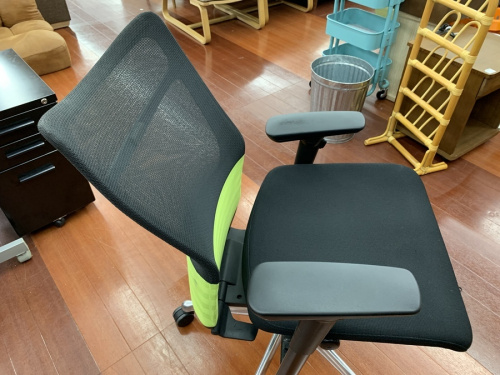 フィーゴチェアのオカムラ