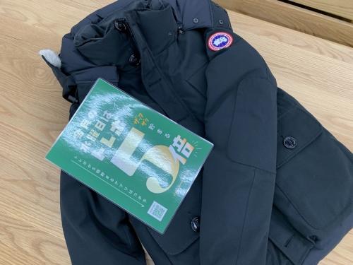 ダウンジャケットのカナダグース