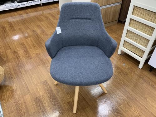 イスの回転式ワークチェアー