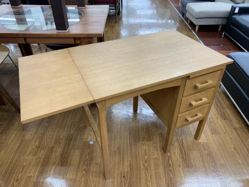 生活家具のデスク