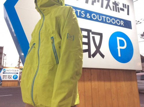 シーズンスポーツの中古スキー用品
