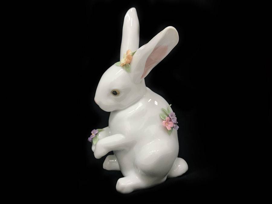 超特価激安 LLADRO（リヤドロ）のフィギュリン「花飾りの白うさぎ」入荷しま 置物