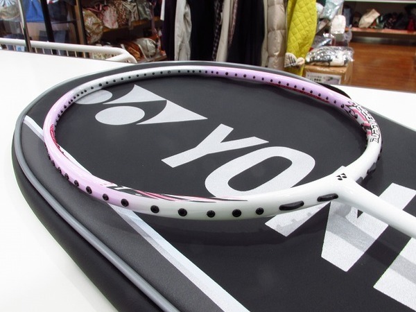 バドミントン！ヨネックス(YONEX)アウトレット大量入荷