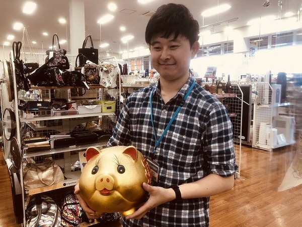 でっかい！金色のぶたさん貯金箱入荷しました！【ミスターマックス