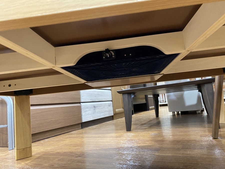 日本の冬での必需品「コタツ」が買取入荷いたしました