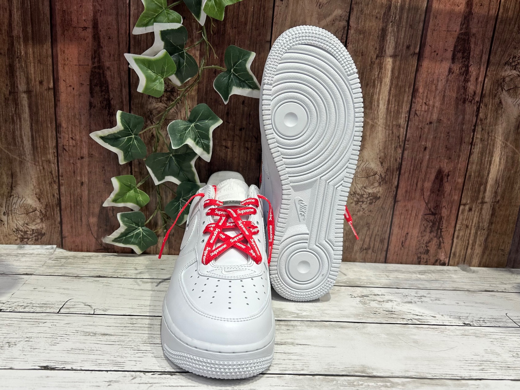人気ブランドがコラボ!】NIKE × Supreme のコラボスニーカーが 人気ブランドがコラボ!】NIKE × Supreme のコラボスニーカーが
