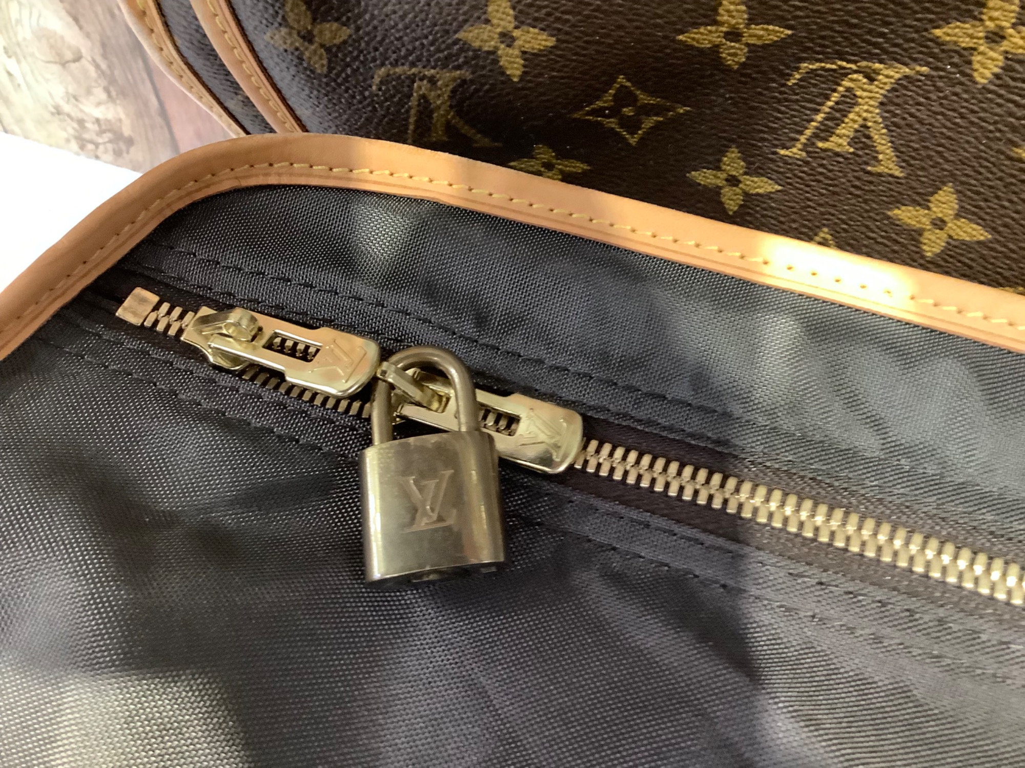 LOUIS VUITTONのガーメントバッグをご紹介！！｜2024年04月11日