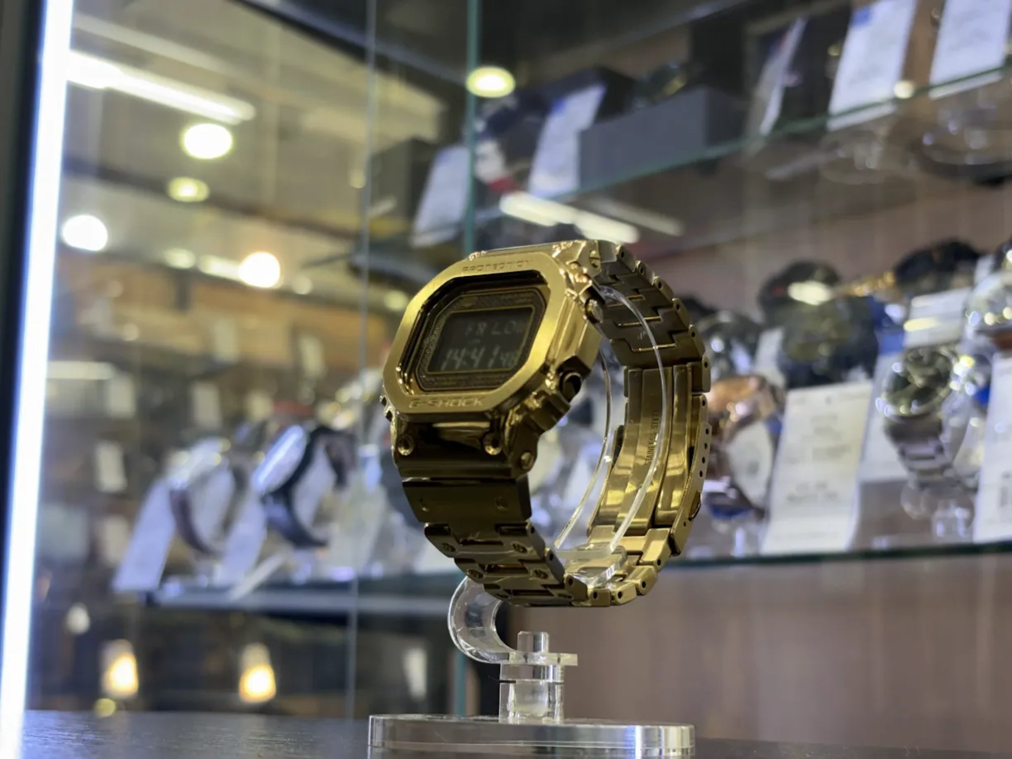 CASIO / カシオ】G-SHOCK フルメタル ゴールド｜手元に圧倒的な存在感