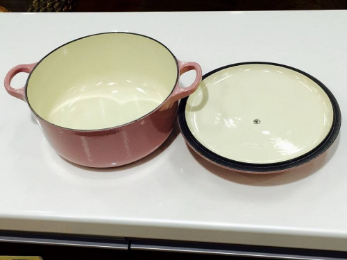 食器の両手鍋