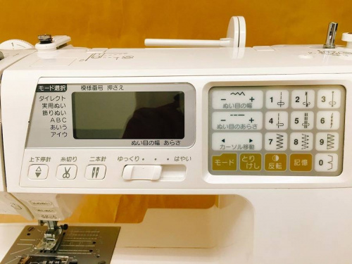 家電のコンピューターミシン