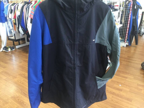 マウンテンパーカーのX-LARGE 買取