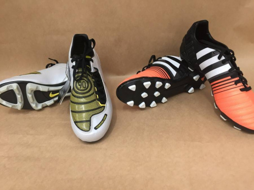 サッカースパイクのスポーツ　