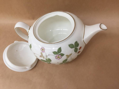 ティーポットの食器　中古