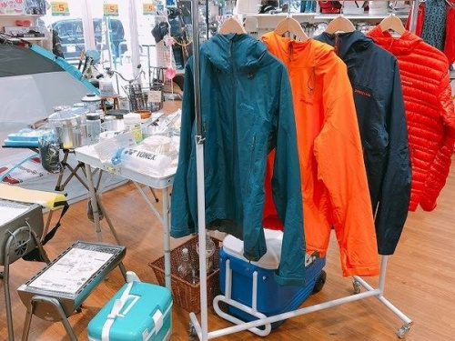 アウトドア用品のアウトドアウェア