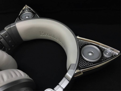 ワイヤレスヘッドフォンのARIANA