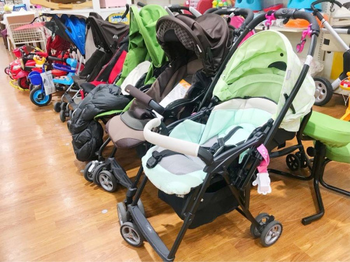チャイルドシート　中古のベビーカー　中古