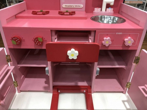 おままごとのストロベリーキッチン