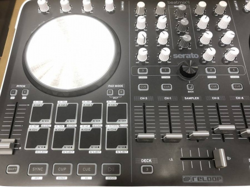 DJ楽器のミキサー