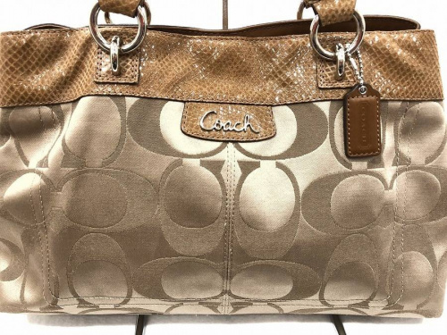 COACHのコーチ