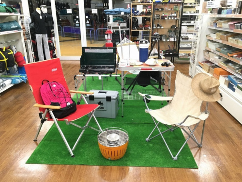 キャンプ用品のコールマン