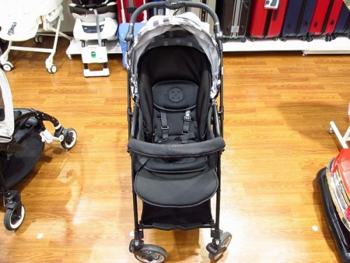 ベビー用品のベビーカー