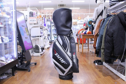 スポーツ用品のゴルフ