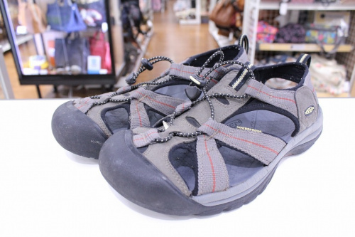 トレッキングのKEEN