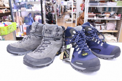 アウトドア用品のトレッキングシューズ