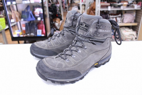 トレッキングシューズの登山シューズ