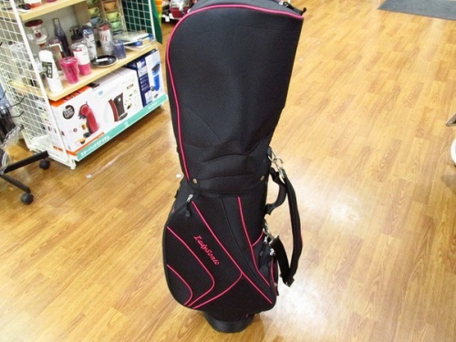 スポーツ用品のゴルフ
