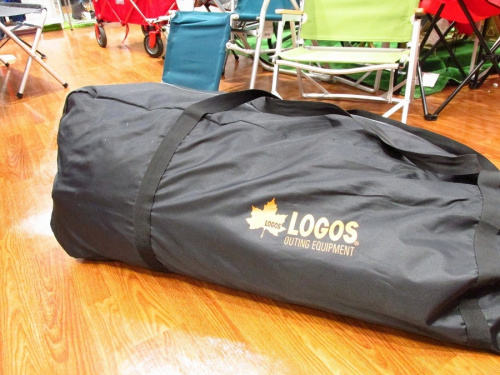 アウトドア用品のテント