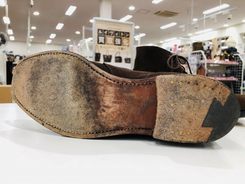 チャッカーブーツのクロケット＆ジョーンズ