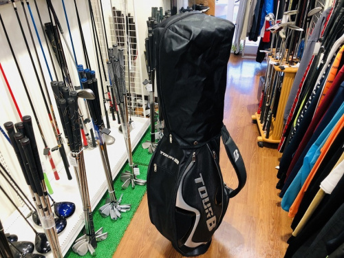 スポーツ用品のゴルフ