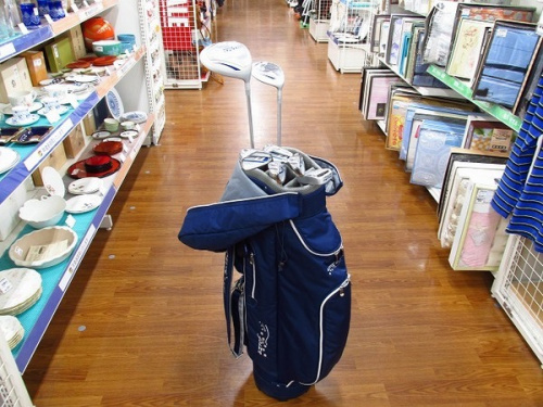 スポーツ用品のゴルフ