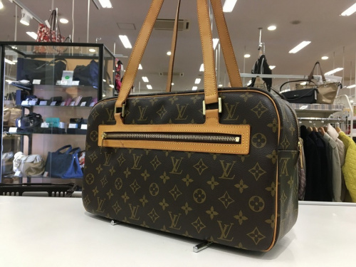 レディースファッションのバッグ